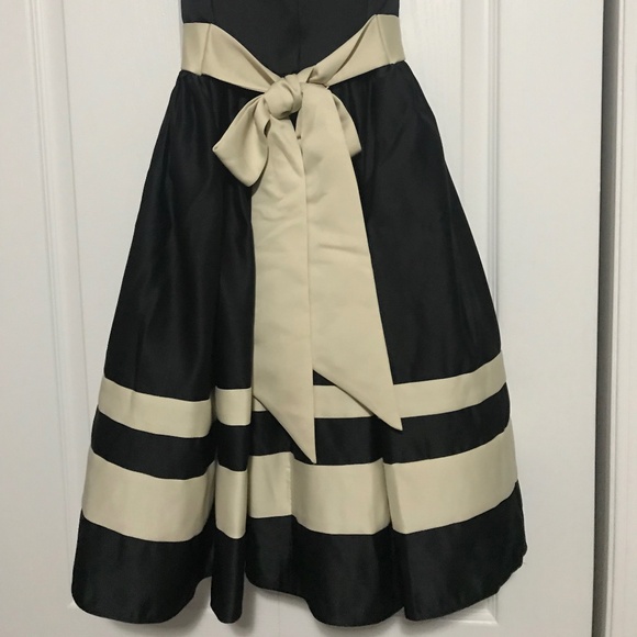 Girls Beautiful Holiday Dress - Picture 2 of 3